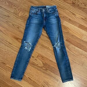 Distressed Blue Jeans Sz 26